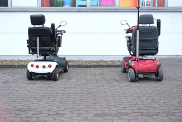 Konzept Alter, Überalterung, Mobilität und Gesellschaft im demografischen Wandel: Zwei...