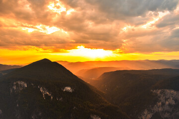 Naklejka premium sunset over the mountains