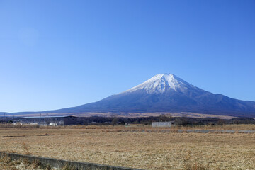 Fototapeta premium Fuji's magnificent form captivates everyone.