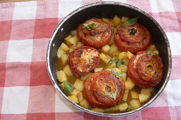Stuffed tomatoes with rice