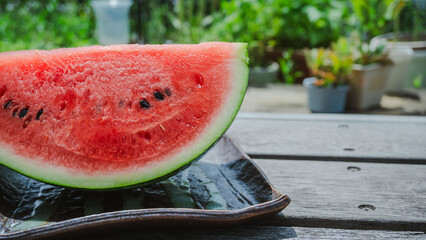 縁側に置かれたスイカ / 夏の風物詩