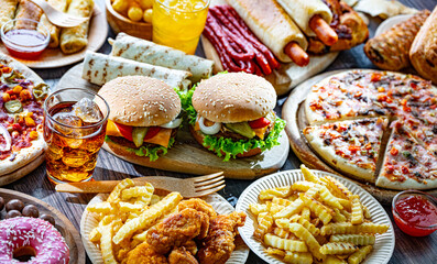 Foods enhancing the risk of cancer. Junk food