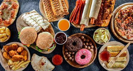 Foods enhancing the risk of cancer. Junk food