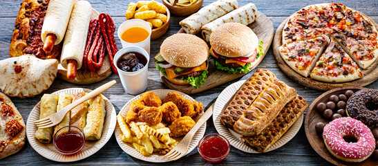 Foods enhancing the risk of cancer. Junk food