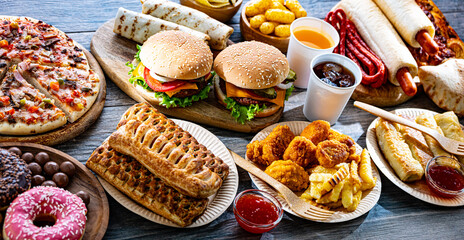 Foods enhancing the risk of cancer. Junk food