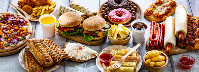 Foods enhancing the risk of cancer. Junk food