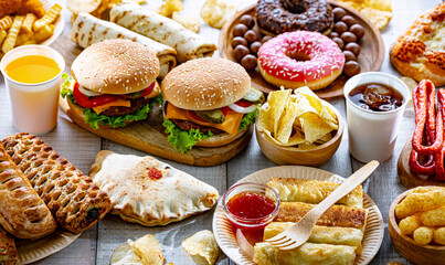 Foods enhancing the risk of cancer. Junk food
