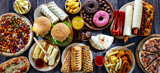 Foods enhancing the risk of cancer. Junk food