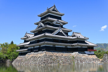 威風堂々とした信州松本城 国宝天守
