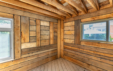 Carré de bois d'une maison des années 50