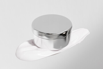 Round Plastic Cream jar mockup, metallic skincare cylindrical Container with screw lid, cosmetic container with electroplating finish, luxury silver chromatic bath and body product Packaging mockup