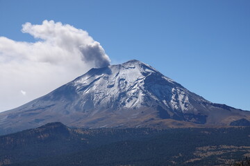 Fototapeta premium Eruption of Popocatepetl Volcano, Mexico