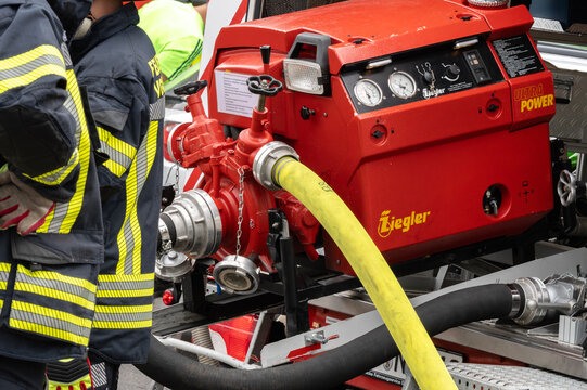 Ziegler pump in action during firefighting operation. The Ziegler ULTRA POWER ensures consistent water pressure over long distances.