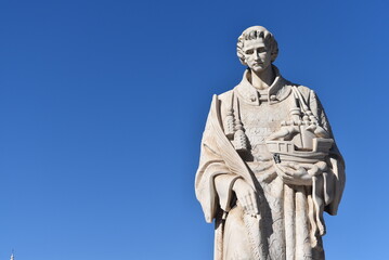 Statue de Saint-Vincent dans le quartier de l'Alfama, à Lisbonne. Ce monument honore le saint...