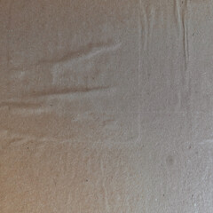 Textura de papel Kraft colado sobre outro papel. Papel craft bege/marrom com marcas de amassado e...