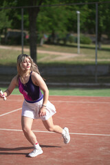 Obraz premium beautiful young woman playing tennis and possing outdoors, no edited image
