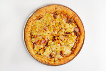 Pizza con jamon, maiz y tocino