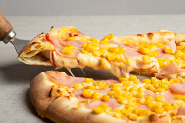 Pizza maiz y jamon 