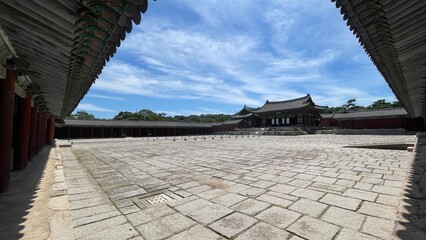 Fototapeta premium 창경궁 명정전, 서울, 대한민국 - 2025년 7월 12일 촬영 Myeongjeongjeon Hall of Changgyeonggung Palace, Seoul South korea - pictured 12 July 2025.