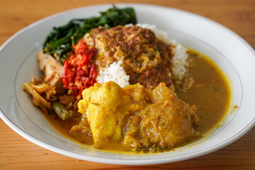 Nasi Padang Kikil, Indonesia, captured on July 13, 2025. Steamed rice served with spicy Padang-style beef tendon curry, vegetables, sambal, and rich coconut gravy for bold Minang flavor