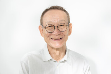 笑顔のシニア男性