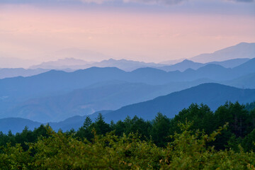 Obraz premium Layered Mountain Ridges at Dusk in Takabocchi Highlands, Nagano, Japan