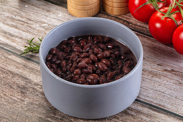 Canned black beans in the bowk
