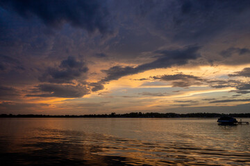 Obraz premium sunset on the water in the summer