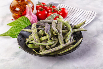 Raw green bean strips heap