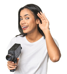 Latina with vintage camera, filming trying to listening a gossip.