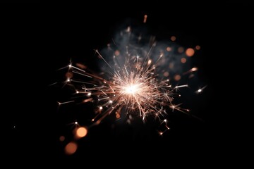 Obraz premium Close-up of sparkler on a dark background with bright sparks