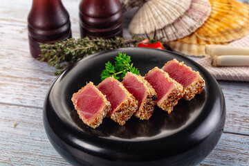 Tuna tataki roasted and raw