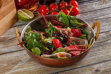 Salad with jamon, strawberry and arugula