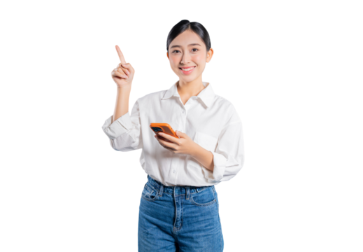 Asian woman has a great idea while using her phone, smiling as she points upward to signify her inspiration or a solution she found online.
