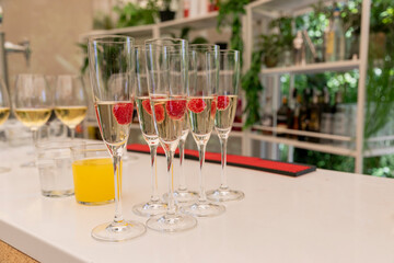 copa, champagne, frambuesa, trago, cóctel, beber, champaña, boda, restaurante, alcohol, celebraciones, fiesta, cristal, bebida, brindis, elegancia, de lujo, liquida