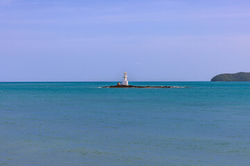 Obraz premium Turquoise blue waters and Lush green islands of the coast of Cape Panwa located on the eastern side of Phuket island in Thailand