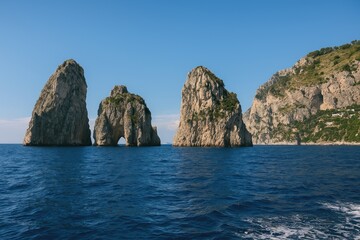 Naklejka premium South coast rocky shoreline seen from the ocean view