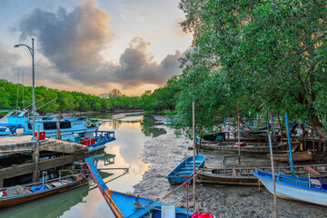 Obraz premium Long tail boats moored in Chalong a small river inlet leading into Chalong Bay in the Andaman sea on the island of hurry Thailand