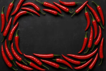 Küchenrückwand glas motiv Scharfe Chili-pfeffer Dark surface featuring a top-down view of a vibrant red chili pepper border design  © TheWaterMeloonProjec