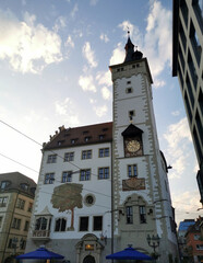 Würzburger historisches Rathaus mit Grafeneckart und Ratskeller in Würzburg in Unterfranken in...
