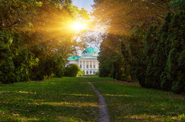 Obraz premium Historic Halagan Palace in Sokyryntsi Park