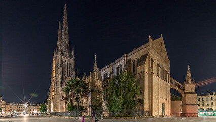 Obraz premium Cathedrale Saint-Andre de Bordeaux night timelapse hyperlapse with twin spires. France