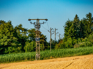 Strommast mit Transformator