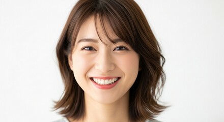 Naklejka premium 最高の笑顔、輝きを放つ日本人女性のポートレート