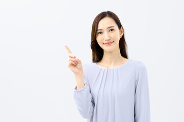 説明する女性　人差し指　ビジネスウーマン　主婦