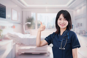 入院病棟の病室で生き生きと働く若い女性