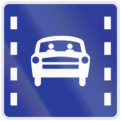 Obraz premium Road sign in China - High-occupancy vehicle lane