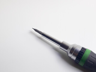 A ratchet screwdriver set is a multi-function screwdriver that comes with a variety of screwdrivers that can be replaced as needed.