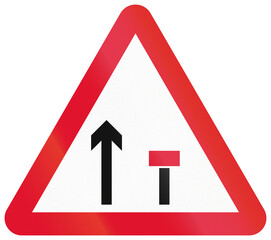 Chinese road warning sign used only in Hong Kong - Right lane closed ahead