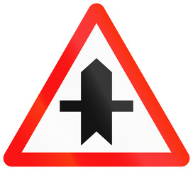 Chinese road sign used in Macau - Crossroads with a road that does not have priority
